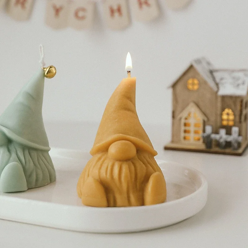 Zackoo Santa Claus Scented Candle Gift Christmas Freesia Fragrance Paraffin Wax Candles Gift Home Decoration Handmade Souvenir