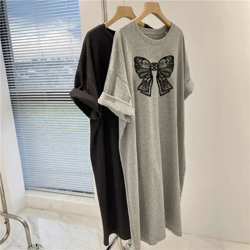 2025 Nuovo fiocco stampato manica corta abito lungo estate allentato casual al ginocchio abiti t-shirt coreano semplice versatile top