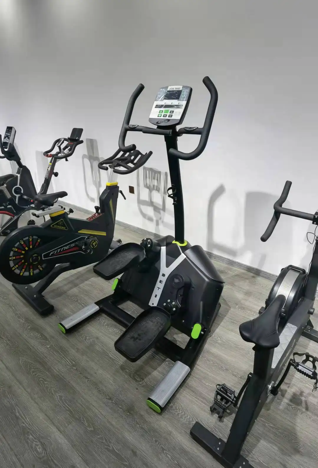 جهاز عرضي بيضاوي الشكل ذاتي الدفع للتحكم المغناطيسي