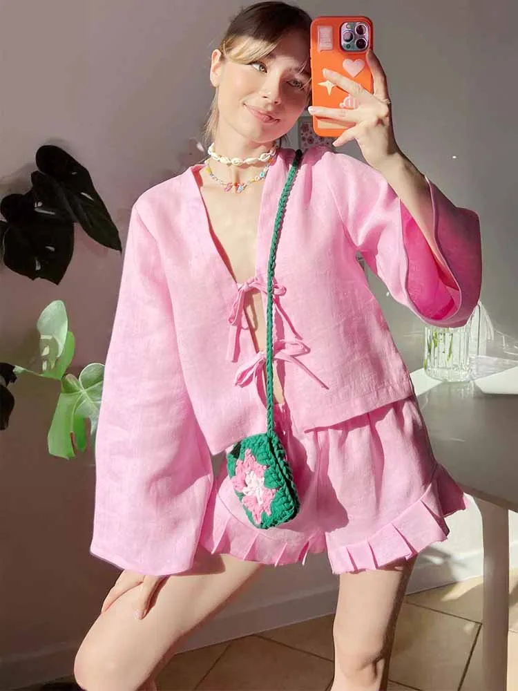 

BKQU Повседневный кардиган на шнуровке, шорты, костюм, женский летний свободный костюм с v-образным вырезом, полая рубашка с длинными рукавами, шорты с оборками по подолу, комплект из 2 предметов Lazy