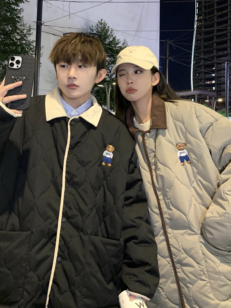 

Thiened Bear Couple Coats New 2025 Autumn Winter High Sensation Cotton Jaets Youth Faion Warm Flap Design Button Closure