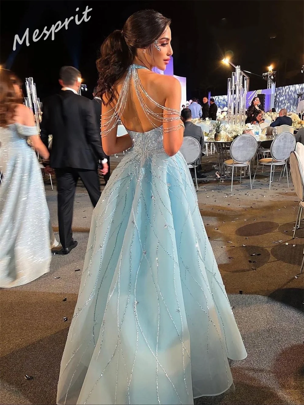 تخصيص Jiayigong البريق رائعة الرسن ألف خط الطابق طول Quinceanera حجر الراين الأورجانزا الطرف