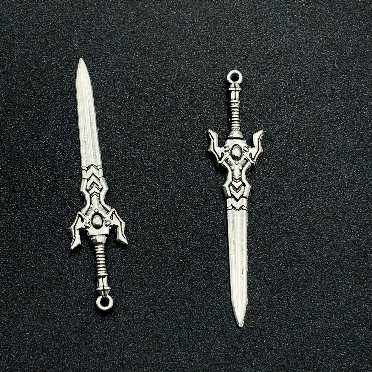 8 Pieces of Handmade Accessories, Carved Handlepieces in Ancient Style, Niche Small Items, Suitable for DIY Bracelets, Necklaces, Earrings, and Basic DIY Jewelry Materials