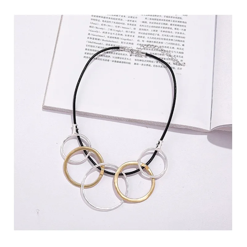 

Popular for Fashion Contrasting Color Hollow Geometric Alloy Pendant Accessories Women's Collarbone Chain Short Necklace