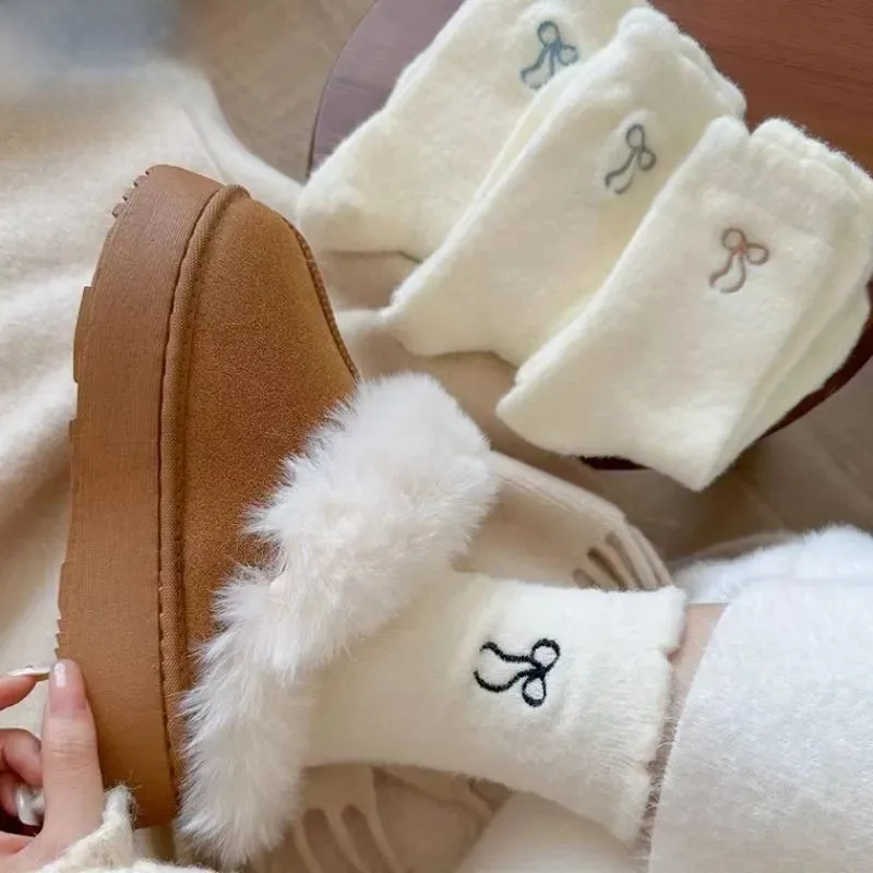 بسيطة جميلة مريحة شعر المنك المخملية الجوارب الخريف الشتاء الجوارب سميكة أفخم النوم الدافئ المنزل رقيق الأبيض الحلو القوس الجوارب