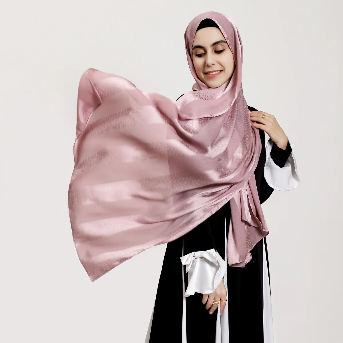 Elegante Muslimische Hijab Frauen Böhmischen Weichen Satin Islam Ramadan Hijabs Foulard Femme Schal Wrap Schal Kopftuch Bufanda Stirnband – Detail 11