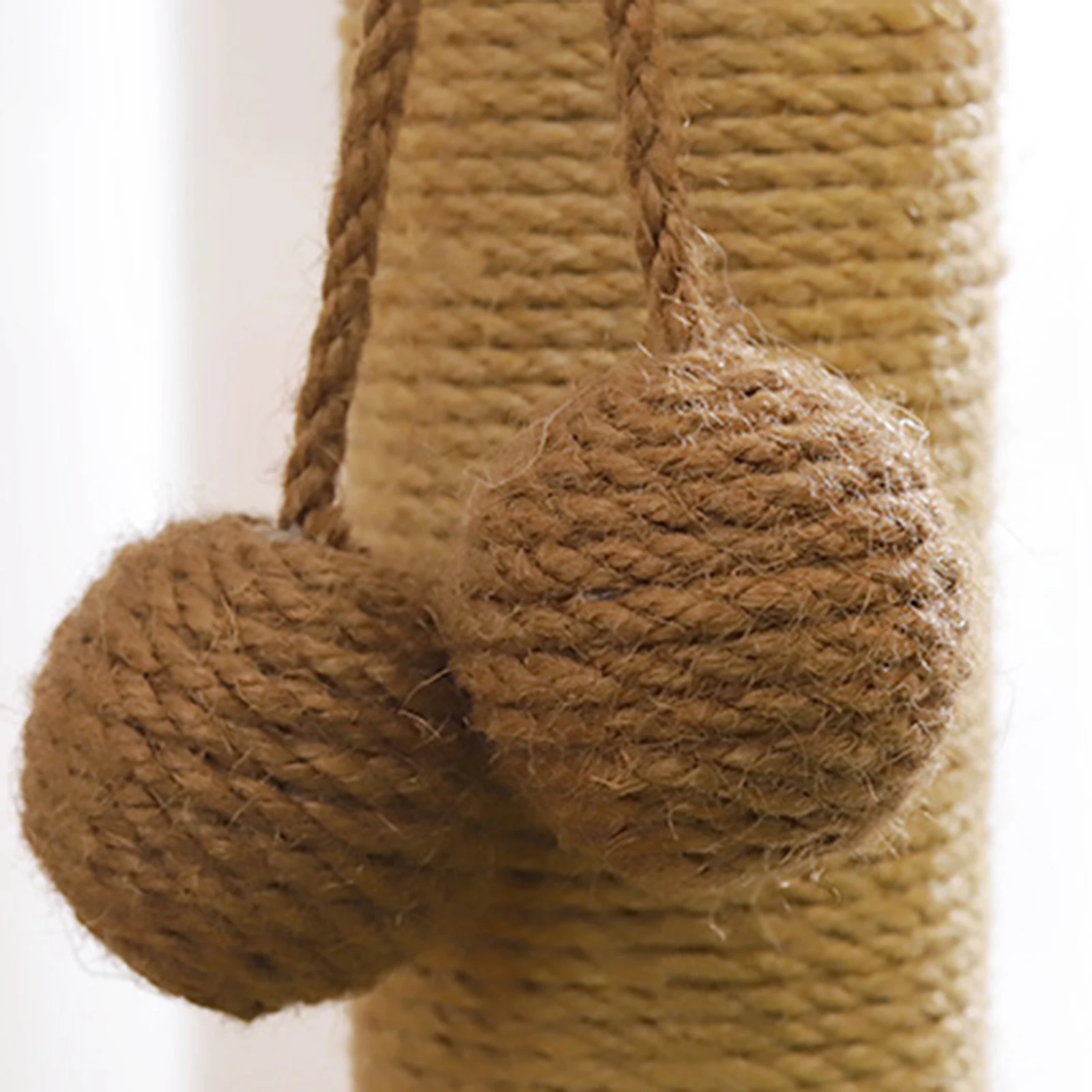 

Когтеточка из сизаля в форме кокосовой пальмы с подвесными шариками, маленький деревянный домик для кошек и котят для использования в помещении