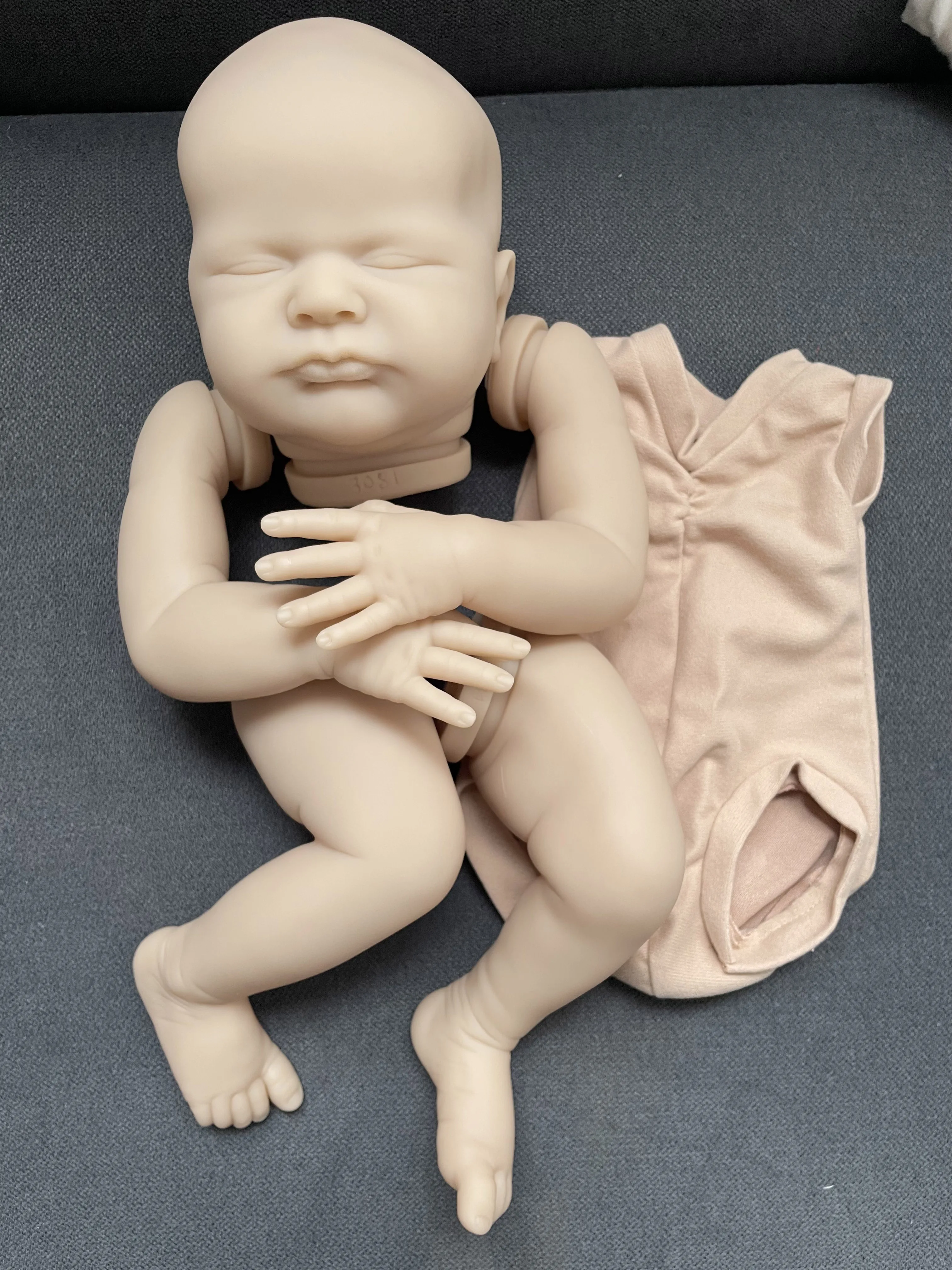 Max 19Inch Already Painted Kits/Un painted Blank Kits Reborn Doll Kit Soft Touch Fresh Color DIY Doll Parts With Cloth Body
