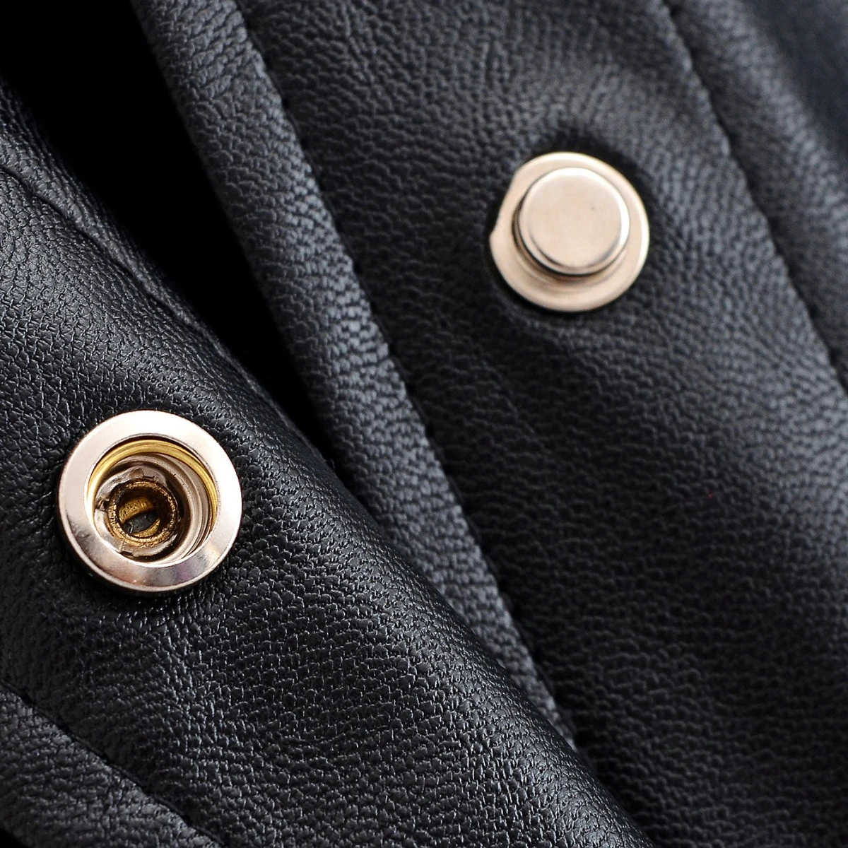 سترة نسائية من الجلد الصناعي من بياقة عالية مطوي وجيوب واحدة الصدر سترة مقصوصة للدراجات النارية معطف خريفي