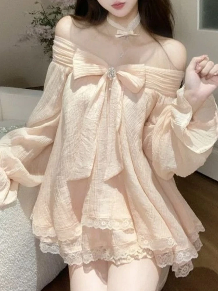 

Осенние новые милые кавайные тонкие комплекты из 2 предметов, женские модные топы с длинными рукавами и кружевом с бантом, женские шикарные лоскутные дизайнерские костюмы с короткой юбкой