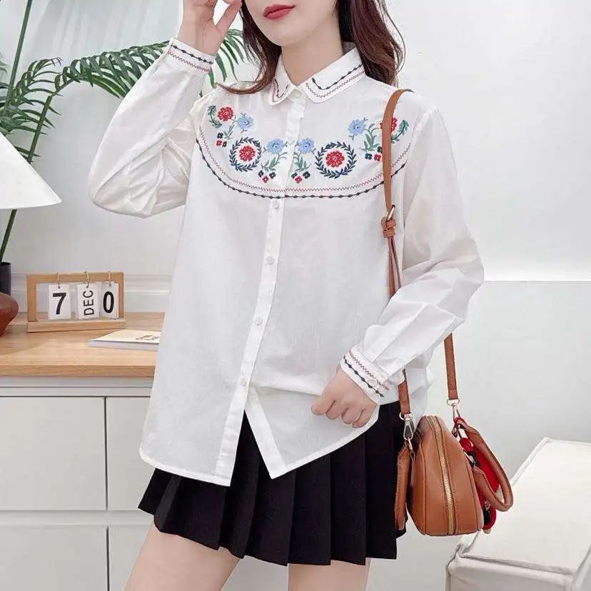 Japanische Süße Mori Mädchen Floral Stickerei Baumwolle Shirts Frauen Frühling Drehen Unten Kragen Langarm Casual Lose Bluse Tops