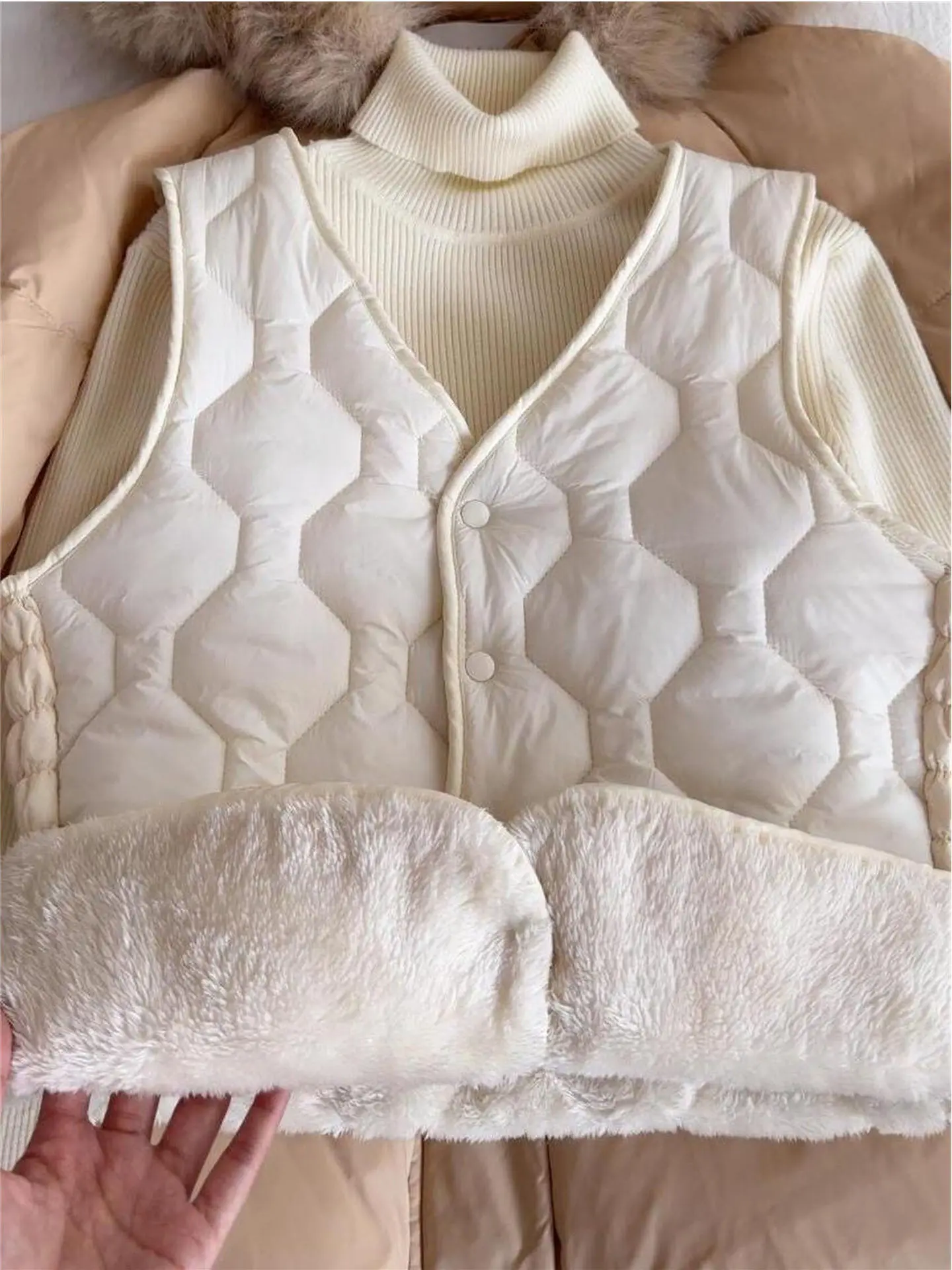 

Женский короткий меховой жилет, зимний, теплый, с флисовой подкладкой, из кожи и меха, с интегрированными элементами пэчворка, для ношения под одеждой, облегающий, в корейском стиле