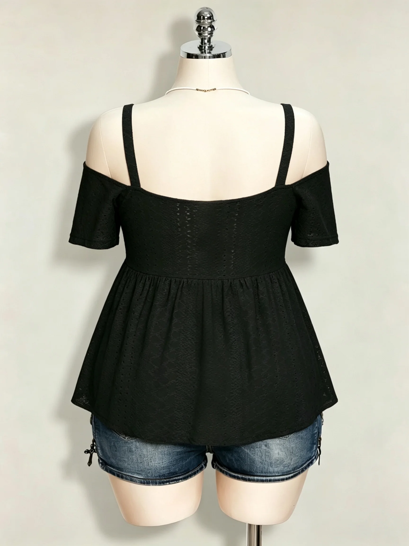 Plus Size Damen Cold Shoulder Twist Front Eyelet-Stickerei Kurzarm-Babydoll-Top mit Peplum Y2K Sexy Lässiges Urlaubshemd – Detail 4