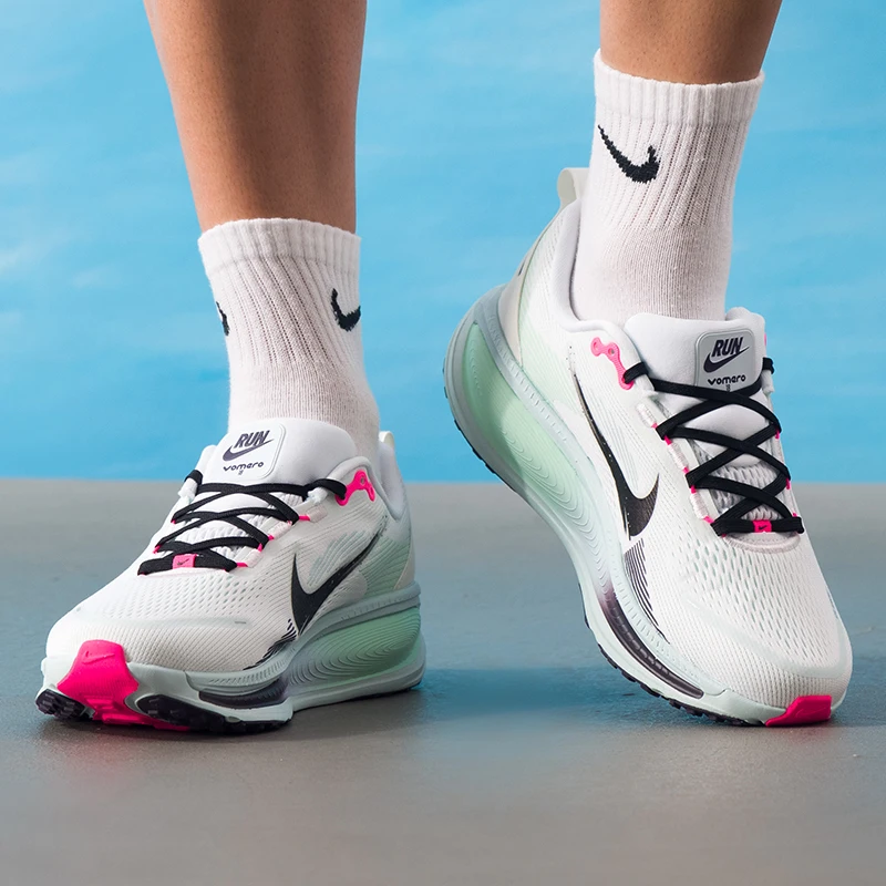 

Мужская спортивная обувь Nike (Nike) Vomero 18, удобные амортизирующие легкие кроссовки для фитнеса, дорожные тренировочные кроссовки Im6676-104