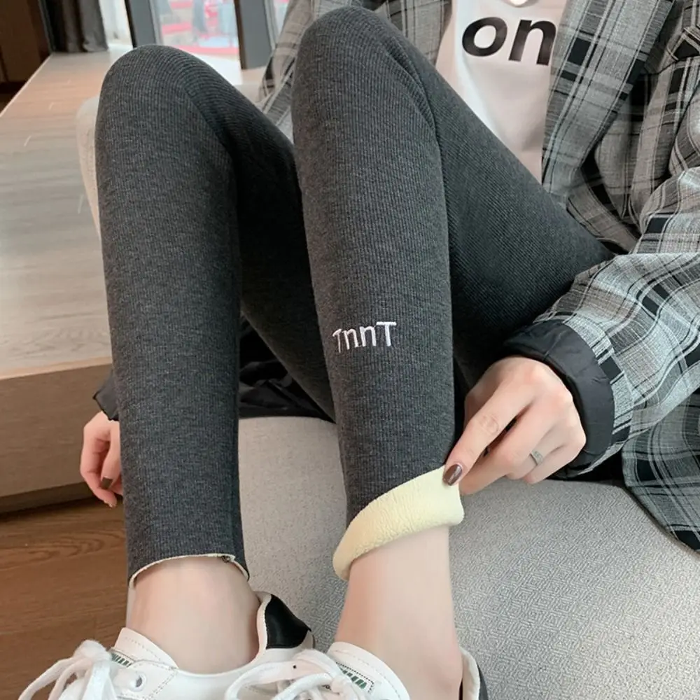 กางเกงเลกกิ้งผู้หญิงลายปัก ผ้าหนา ทรงยาว ใส่ได้ทั้งฤดูใบไม้ร่วงและฤดูหนาว ทรงเข้ารูป