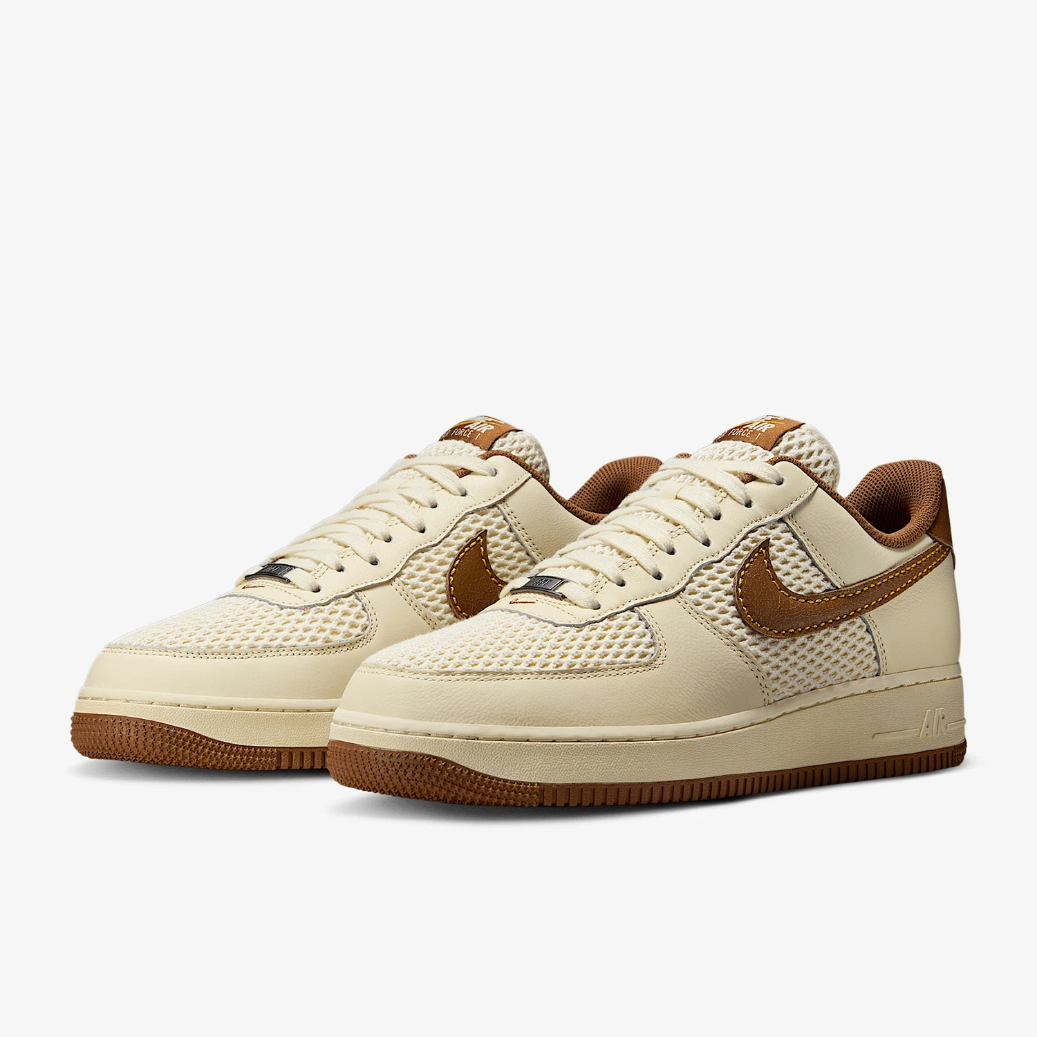 حذاء رياضي شبكي كلاسيكي رياضي للرجال من Nike Air Force 1 IB7719-113