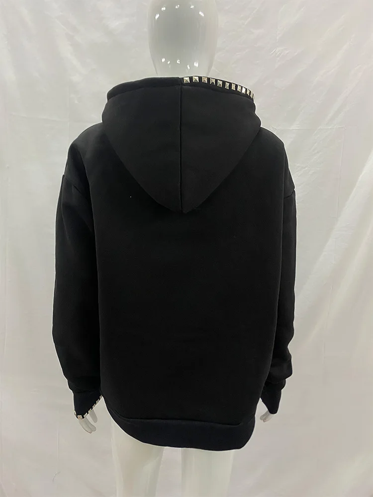 Sudadera con capucha cruzada con tachuelas cálidas para mujer, sudadera negra de gran tamaño, ropa de calle informal estética gótica Punk, acogedora con capucha, novedad de 2025