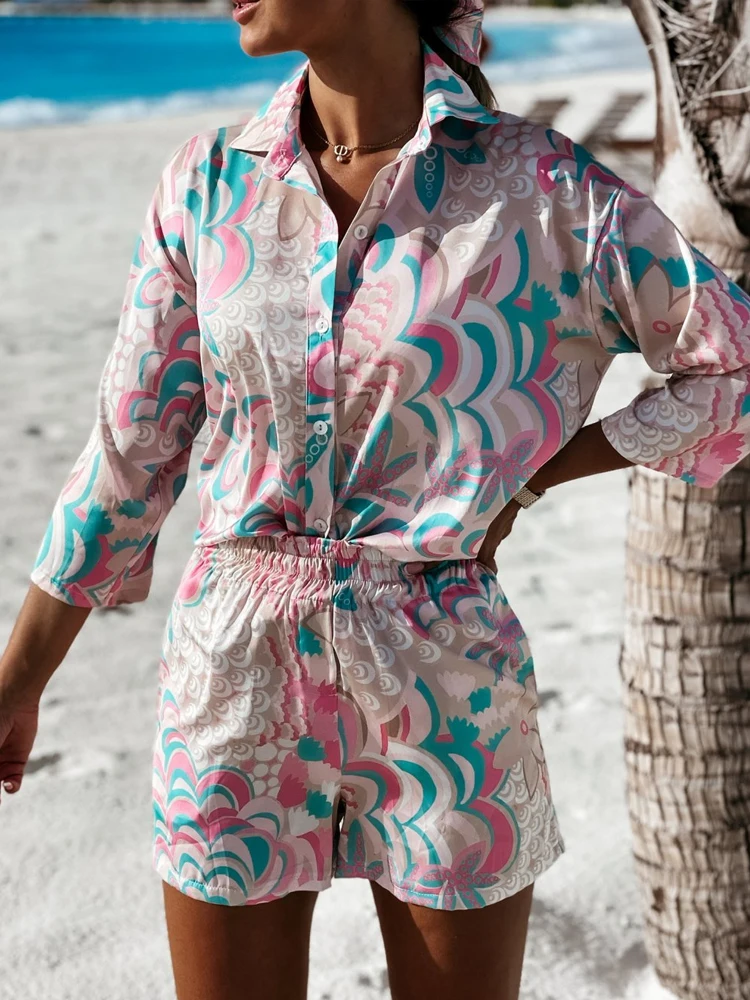 Set di abbigliamento da donna casual stampato stile spiaggia Bohemian Mezza manica Risvolto Camicia con lacci Top Pantaloncini in vita elastica Fondo 2050