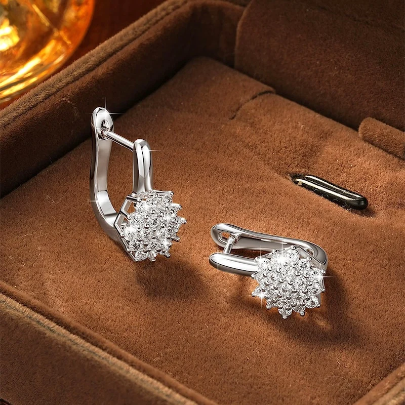 Rrjzz Sparkling Starlight Exquisite Ohrclip-Ohrringe, D-Farbe, vollständig mit Moissanit besetzt, Creolen für Frauen, Geburtstagsgeschenke, Schmuck – Detail 6