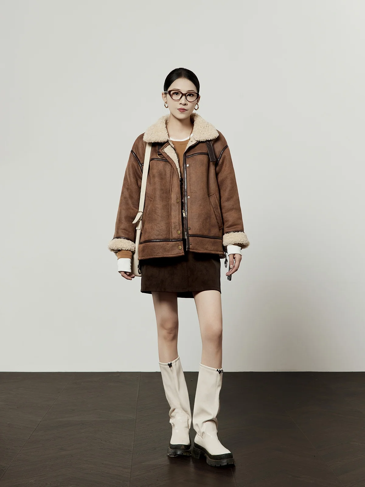 เสื้อโค้ทผู้หญิงสไตล์ลำลอง สีน้ำตาลกาแฟ คอตั้ง แต่งขนเฟอร์ แนวมอเตอร์ไซค์  คอลเลคชั่นใหม่ ฤดูใบไม้ร่วง