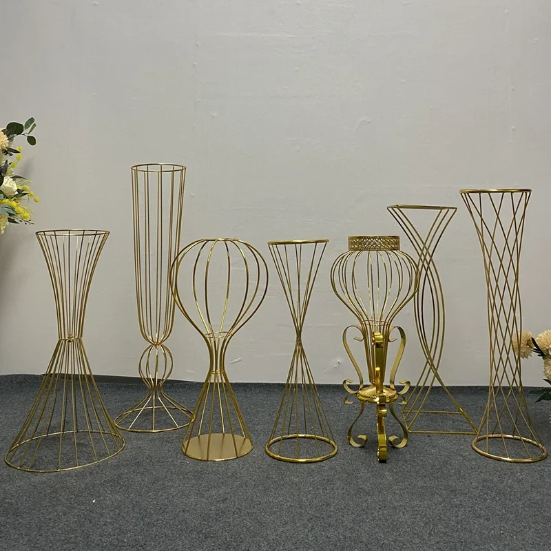 Wedding props, wrought iron flower arrangement, golden main table flower arrangement, road guide
