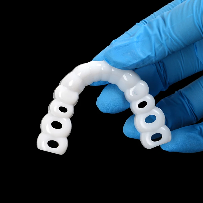 

1 упаковка новых съемных силиконовых накладок для отбеливания зубов, идеально подходящих для зубных протезов, с эффектом отбеливания.