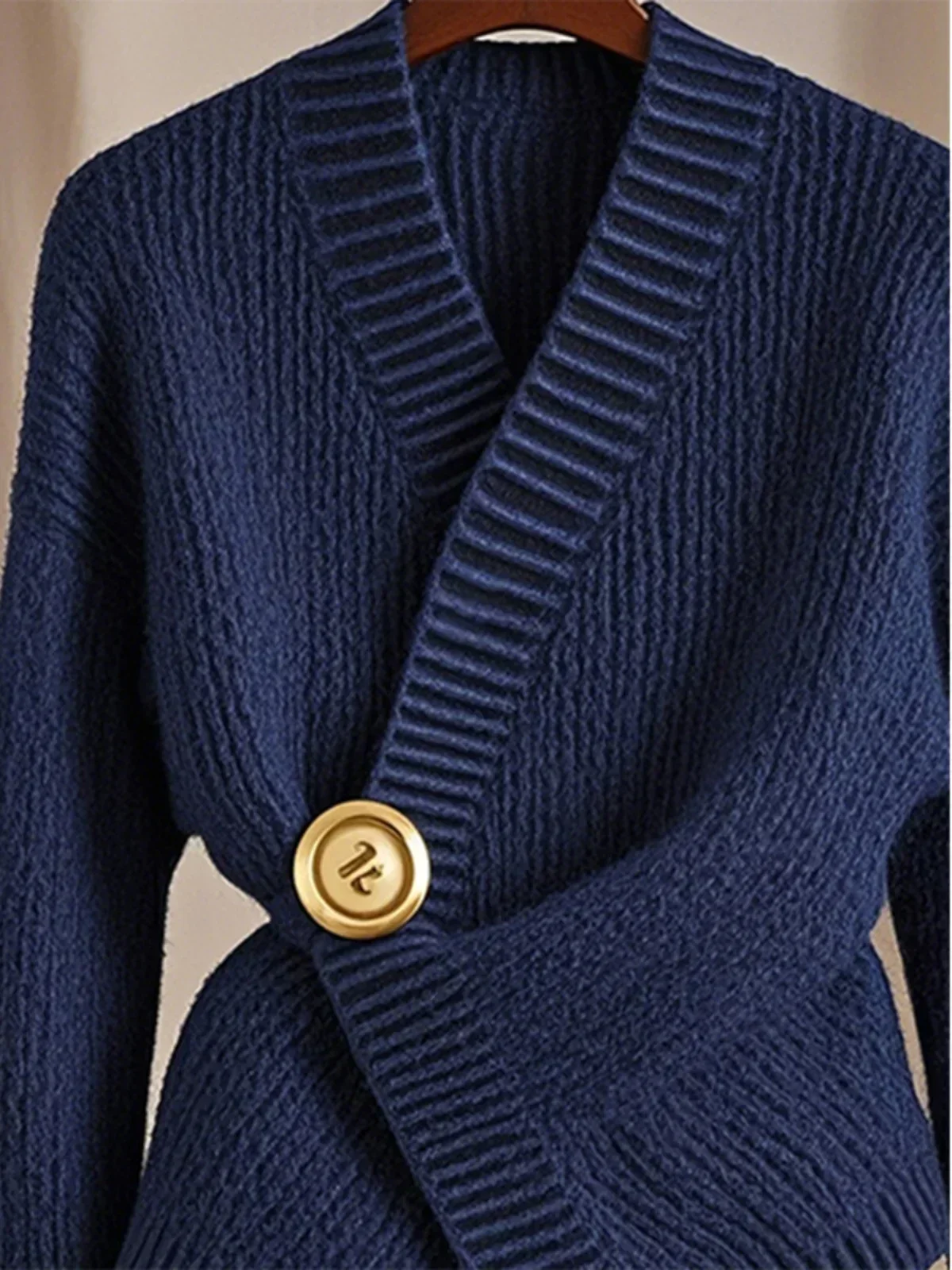 Soft Glutinous V-neck Slimming Sweater Women Tops High End Temperament High End Blue Knitted Sweater for Women