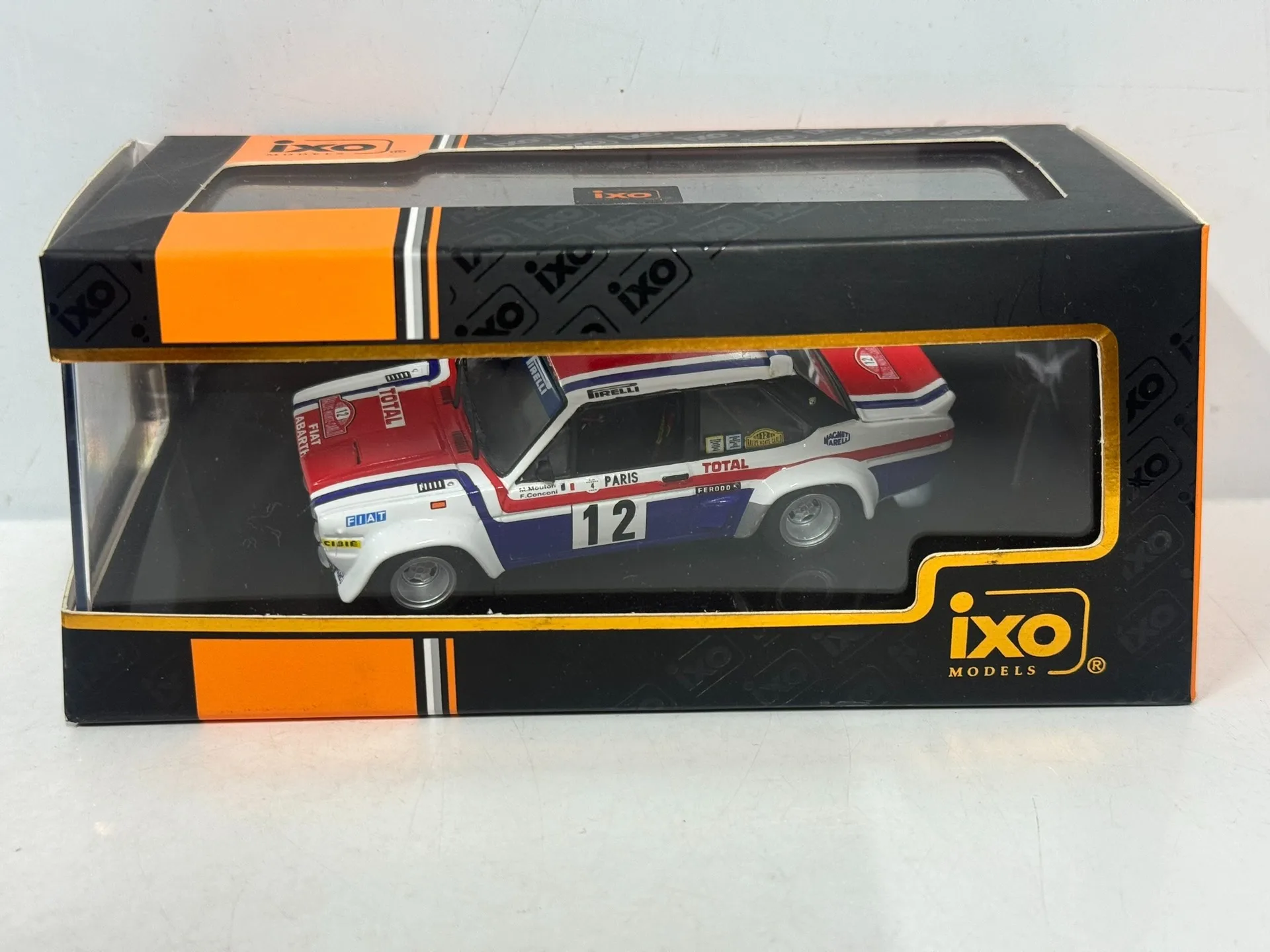 

Коробка с треснувшим литой под давлением IXO масштаб 1/34, Fiat 131 Abarth # 12-модель автомобиля из сплава, Коллекционная игрушка, подарок, сувенир, витрина, орнамент