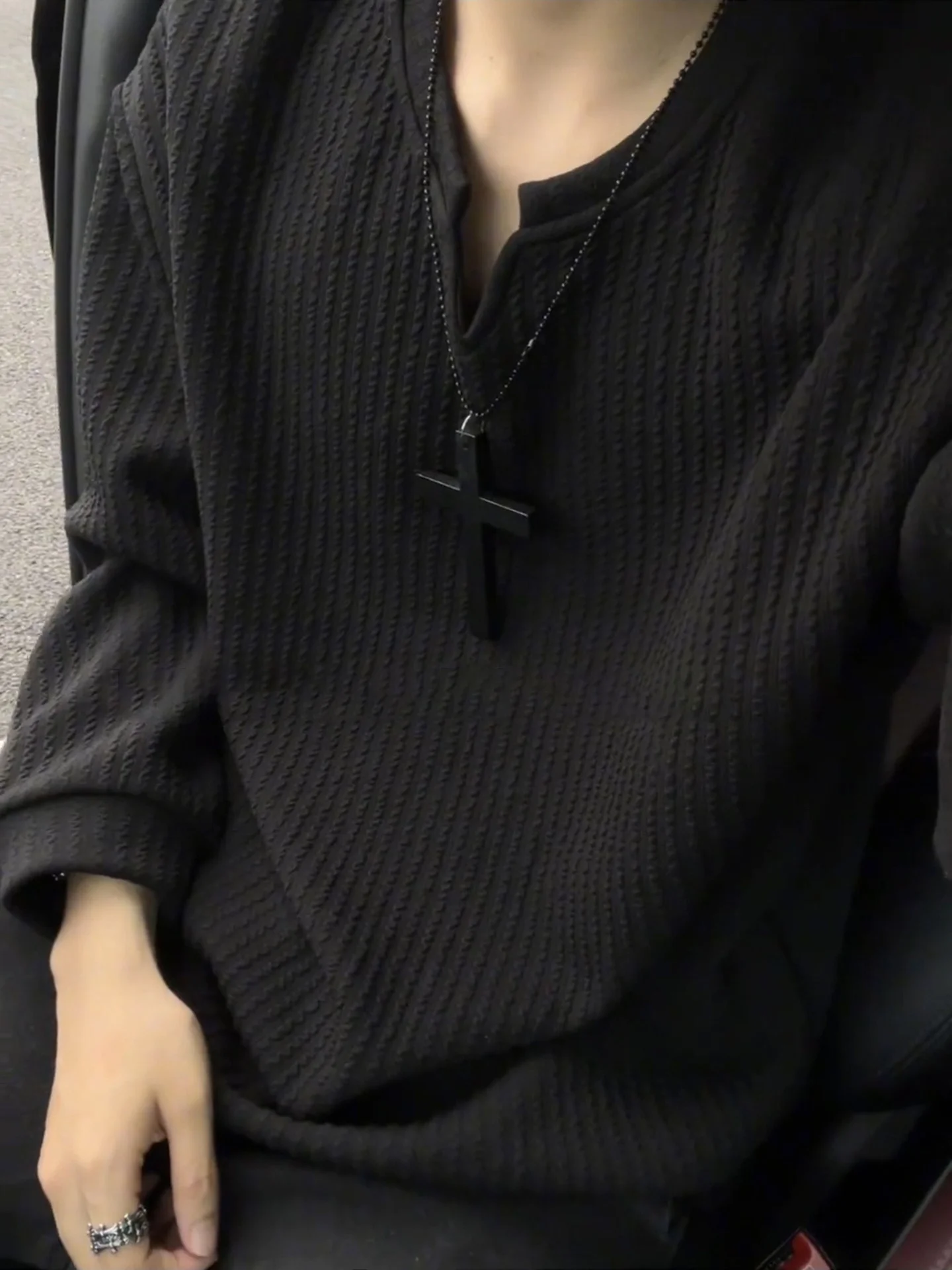 

Мужская футболка свободного кроя с V-образным вырезом и длинным рукавом, черная, текстурированная, базовый слой, осенне-зимняя повседневная одежда, удобный свитшот