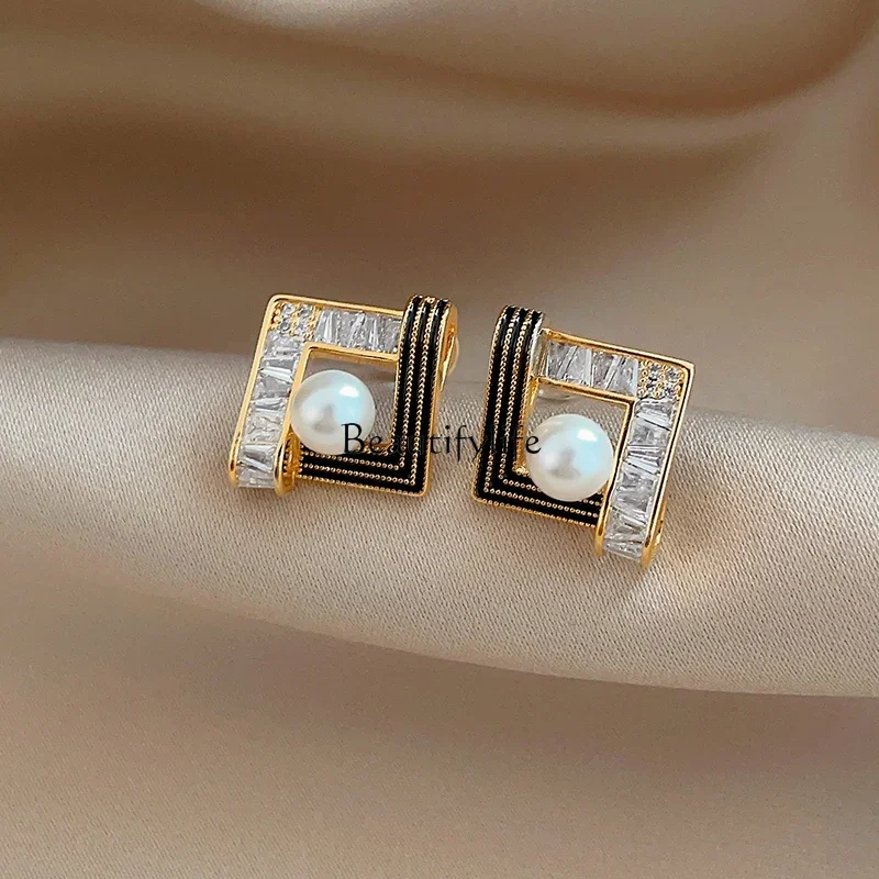

Niche design square zircon pearl stud earrings light luxury high-end fashion earrings