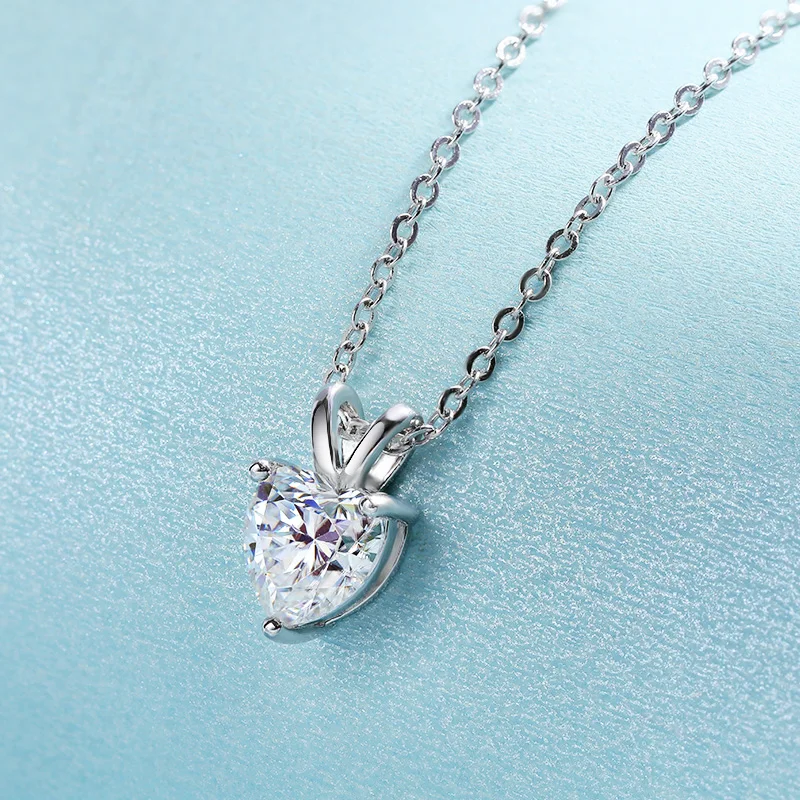 Halaile 1CT VVS1 Moissanite Necklace S925 Sterling Silver Love Heart Pendant Sparkling Fine Jewelry for Women Accessories Gift