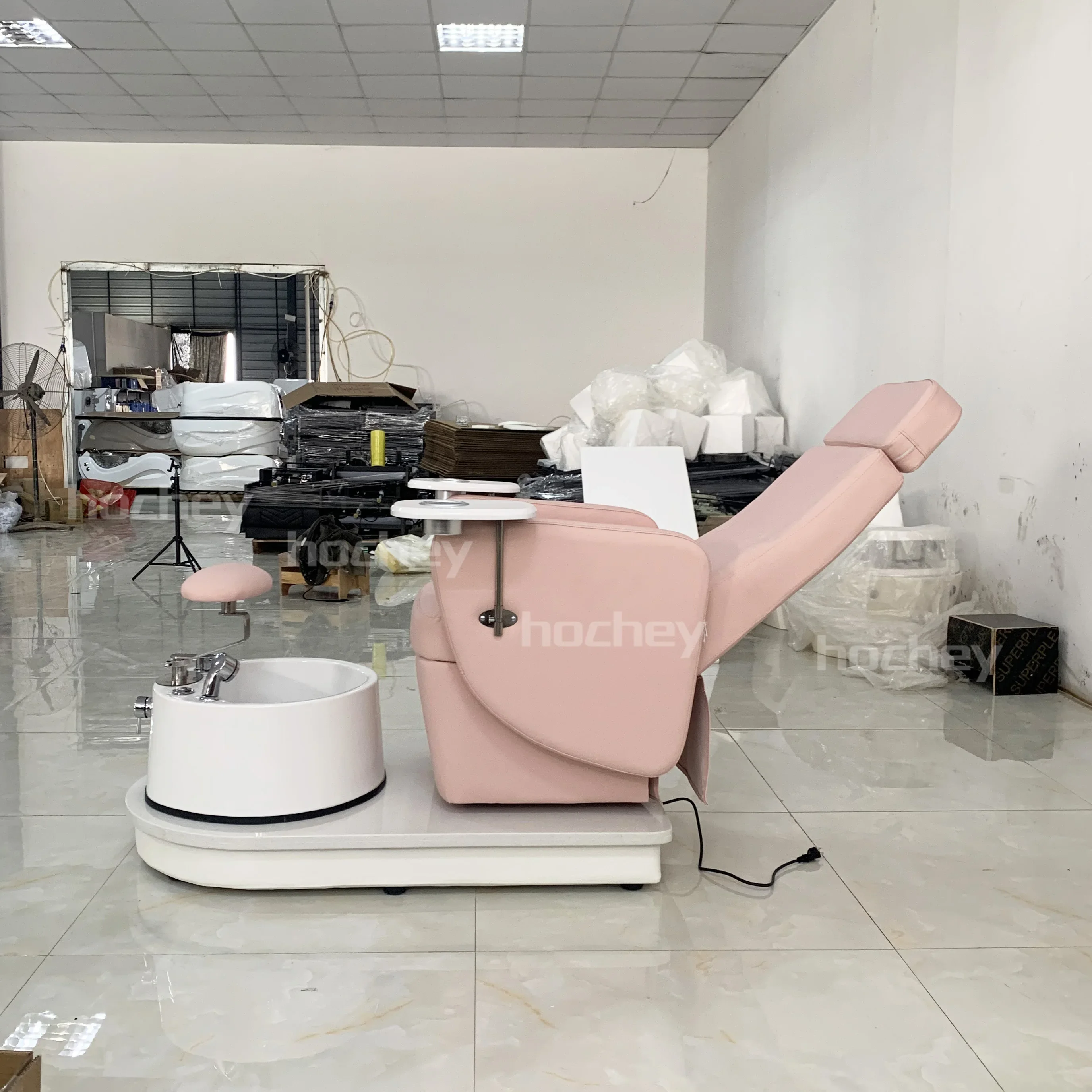 Luksusowy różowy fotel do manicure i pedicure do masażu stóp