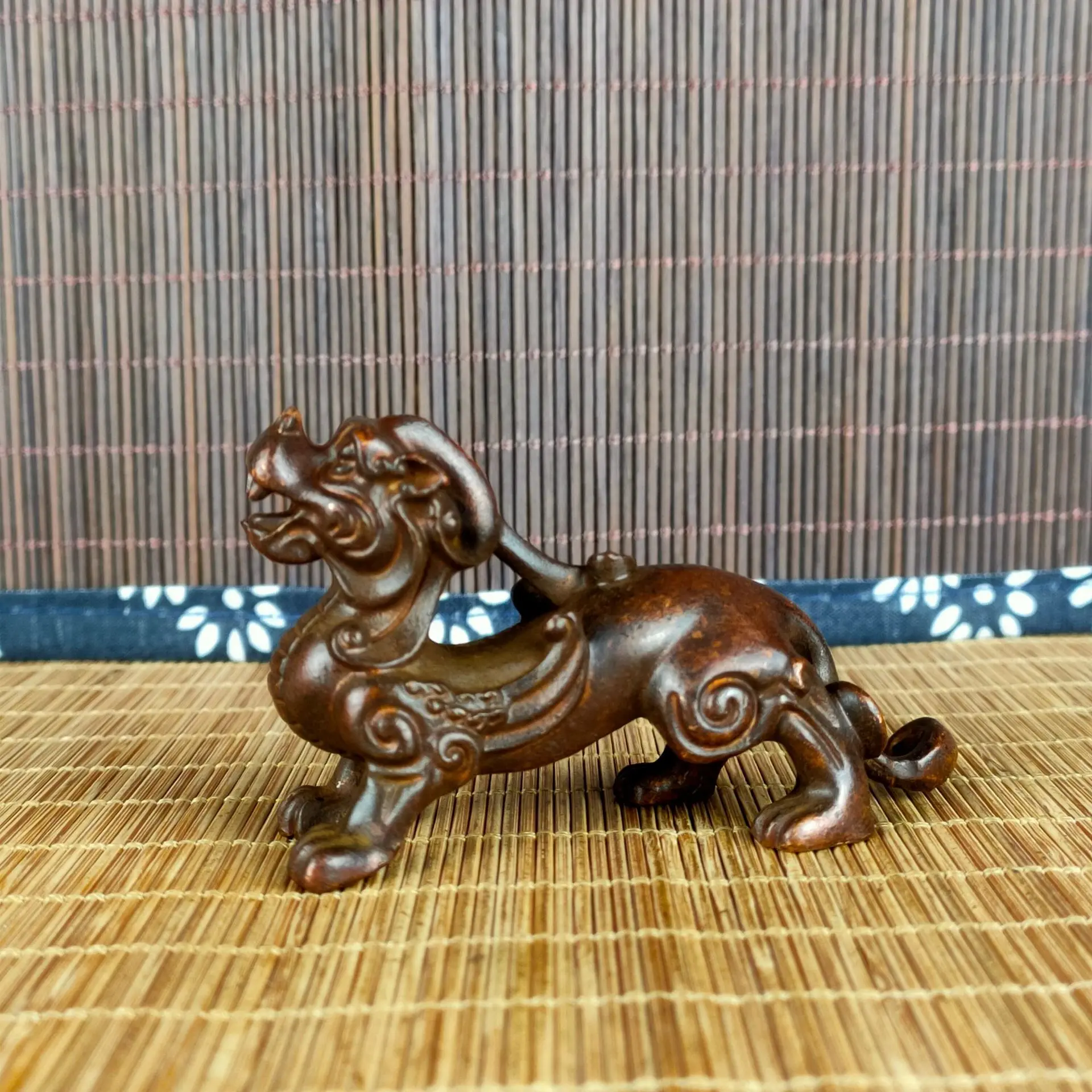 

Sculpture animal statue retro long-tailed tea pet ornament copper Pixiu antique miscellaneous decorative desktop decoration