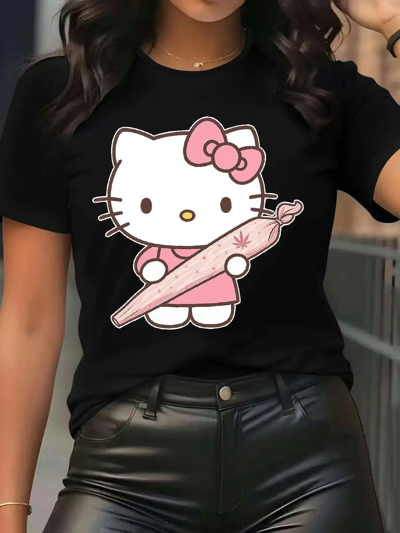 

Sanrio for hello kitty women's graphic T-shirt-black short-sleeved round neck cartoon cute and casual