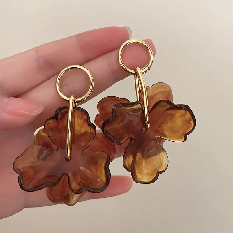 Vintage Unregelmäßige Blütenblätter Anhänger Ohrringe für Frauen Mode Persönlichkeit Kaffee Acryl Blume Stud Ohrringe Hochzeit Schmuck – Detail 2