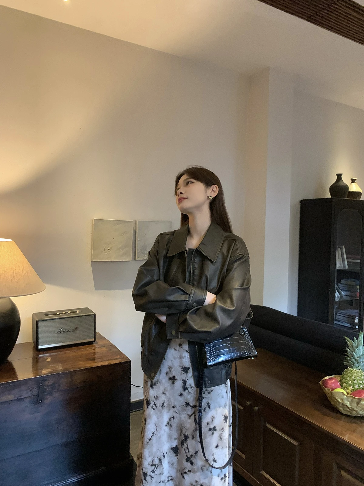 ブラウン襟付きレトロレザージャケット女性の春多用途ショートコートルーズフィットレギュラースリーブロングジッパーレディースファッション