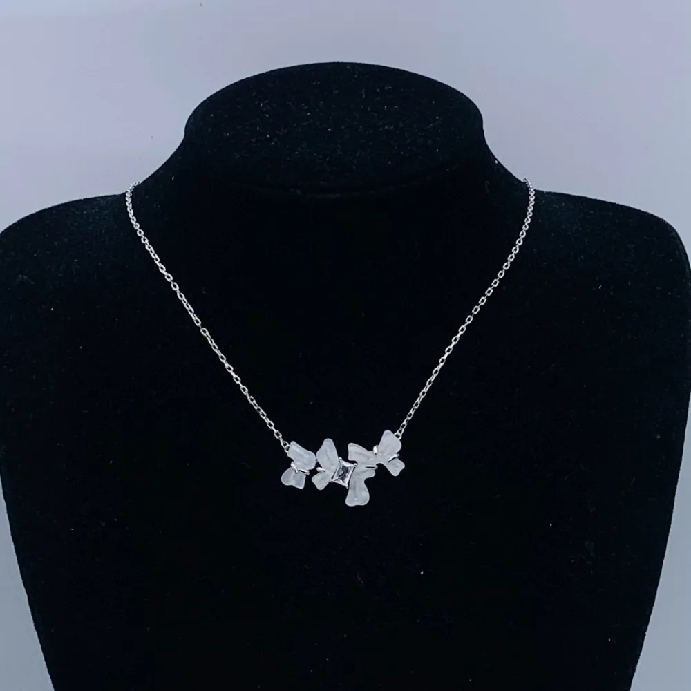 

2025 New Hot-selling Fashion Retro Necklace Women's Grape White Iris Sugar Cube Necklace Neck Chain
