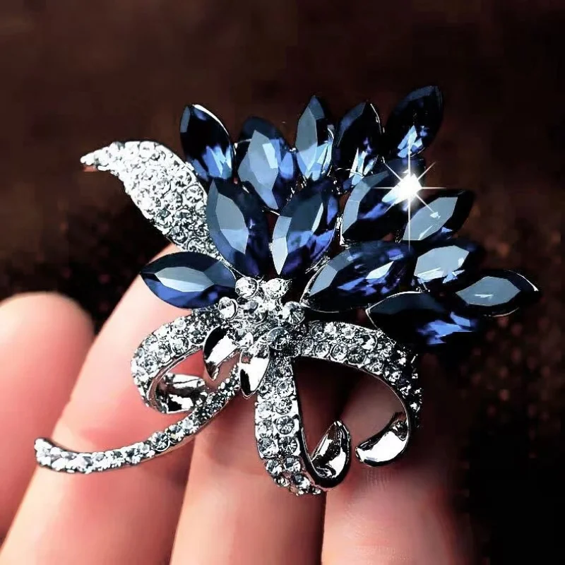 Luxury Design Blue Crystal Bouquet Brooches For Women Elegant Rhinestone Flower Brooch Clothing Pins Casual Party Jewelry Gifts