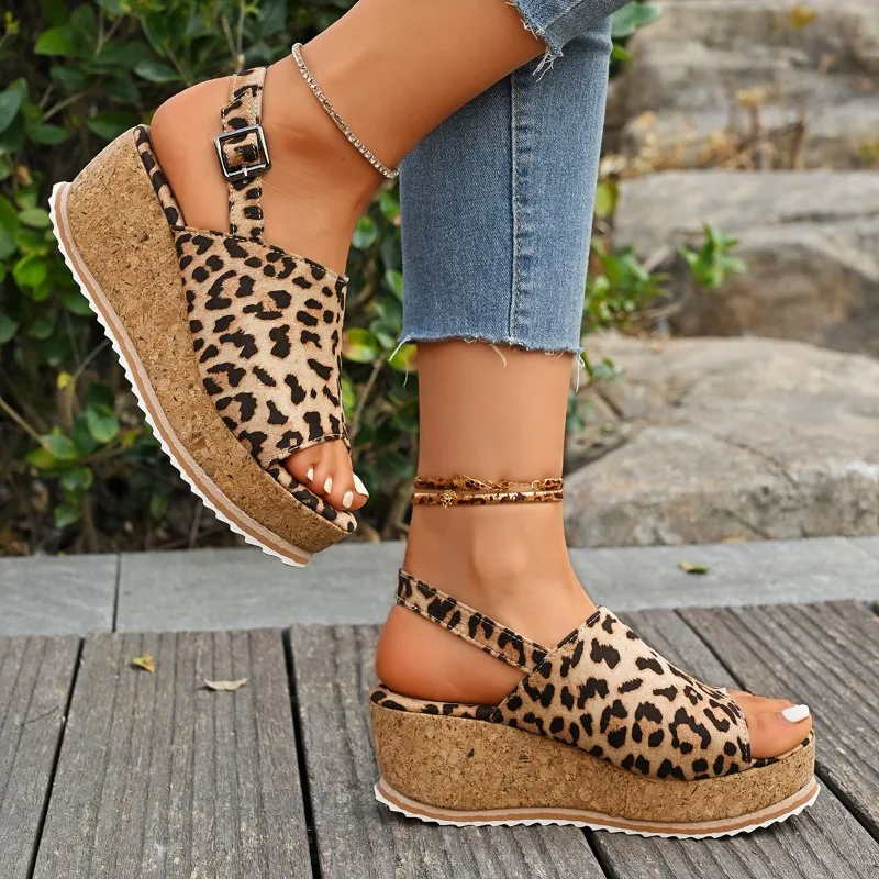 Sepatu Wanita 2025 Sandal Wanita Ujung Terbuka Baru Sandal Kasual Sepatu Wedges Macan Tutul Fashion Musim Panas Wanita Sandal Platform Wanita