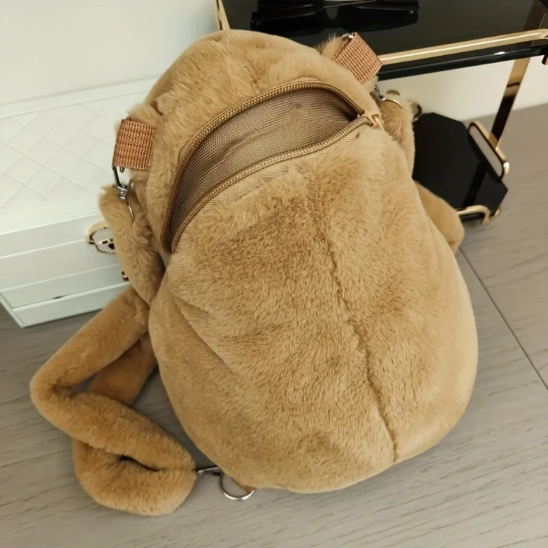 حقيبة ظهر كابيبارا القطيفة اللطيفة باللون البني الفاتح الناعم المملوءة مع مساحة تخزين متعددة الوظائف للعين، مثالية لديكور المنزل على وسادة الأريكة