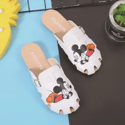 Chaussons de dessin animé Disney pour étudiants, chaussures de plage, sandales plates, demi-traînée Baotou, nouvelle mode sauvage, été, 600