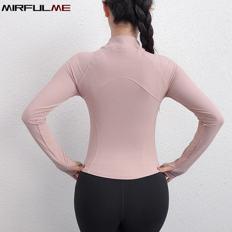 Women Sport Jackets Slimming Zipper Yoga Jacket Textured Long Sleeves Running Sweatshirts Girls Curved Hem Gym Fitness Tops Coat