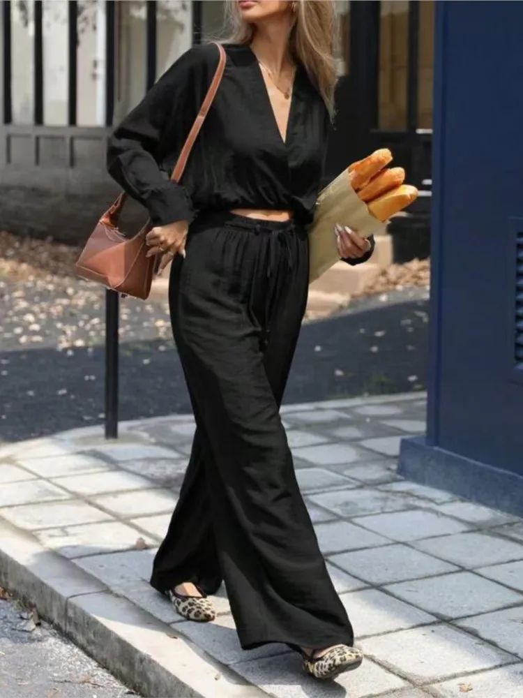 Abito da donna alla moda da strada elegante set da due pezzi sexy scollo a V manica lunga top corto pantaloni a gamba larga set abiti casual da donna primaverili