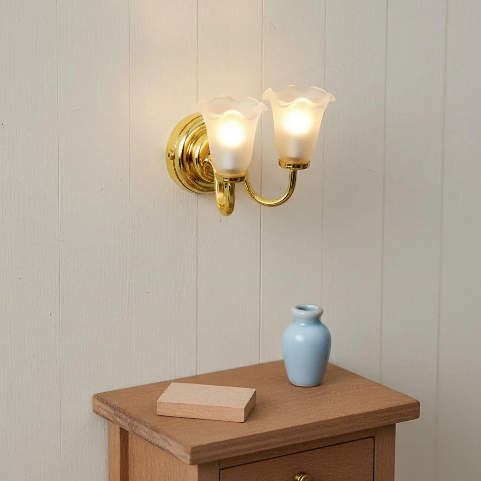 Double Head Dollhouse Wall Lamp Built-in Button 1:12 Scale Battery Operated Brightness Battery Powered Mini Lamp Metal