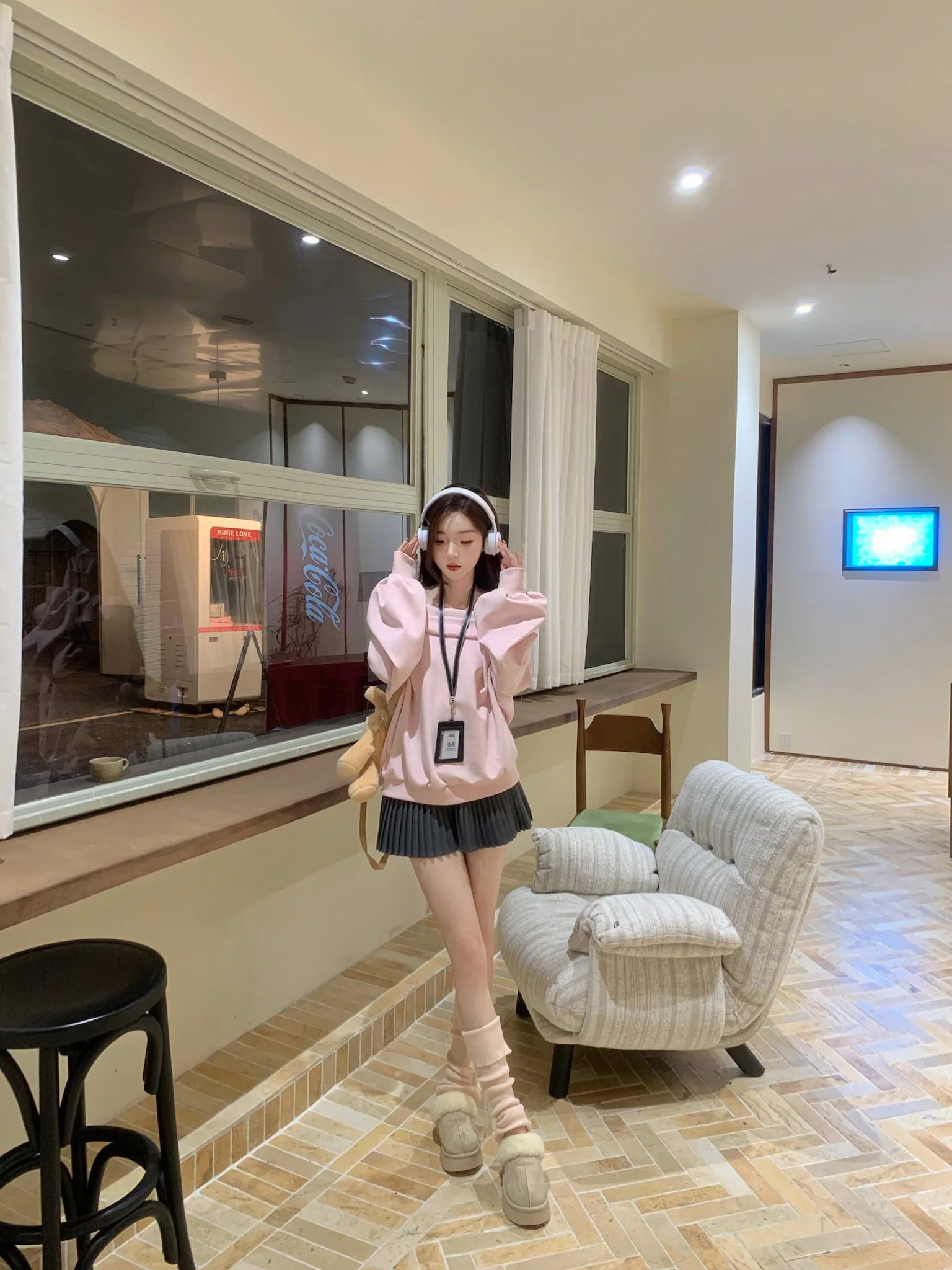 

Laid-ba Chic Sle Early Autumn One-oulder Loose Sweatirt Set White Water Girl Daily Senior Faionable Aosphere Sense