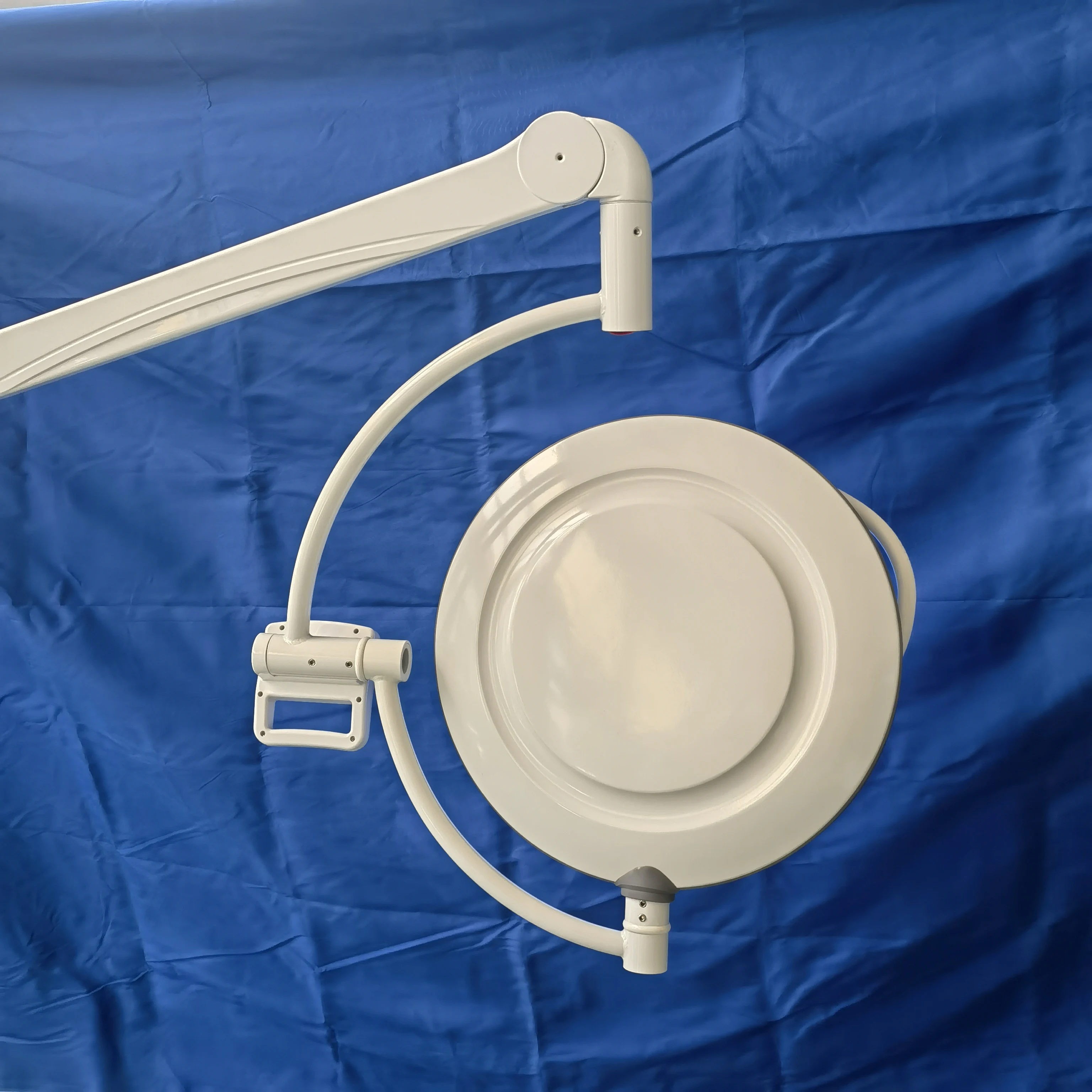 700W Veterinary LED Lamp for Beauty Salon Surgery New Shadowless Cold Warm Light Effect for Dental Chair and Surgical Lighting