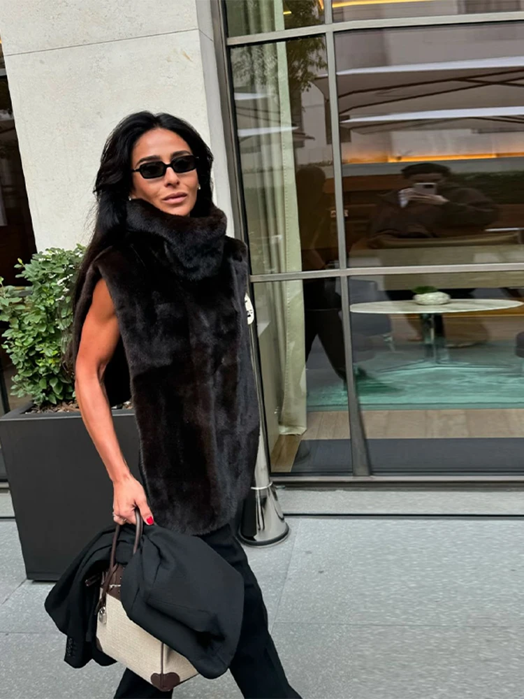 سترة نسائية أنيقة ذات ياقة مدورة من الفرو سترات مريحة منفوشة بدون أكمام متطابقة تمامًا للسيدات لخريف وشتاء 2025 طبقات عصرية للسيدات