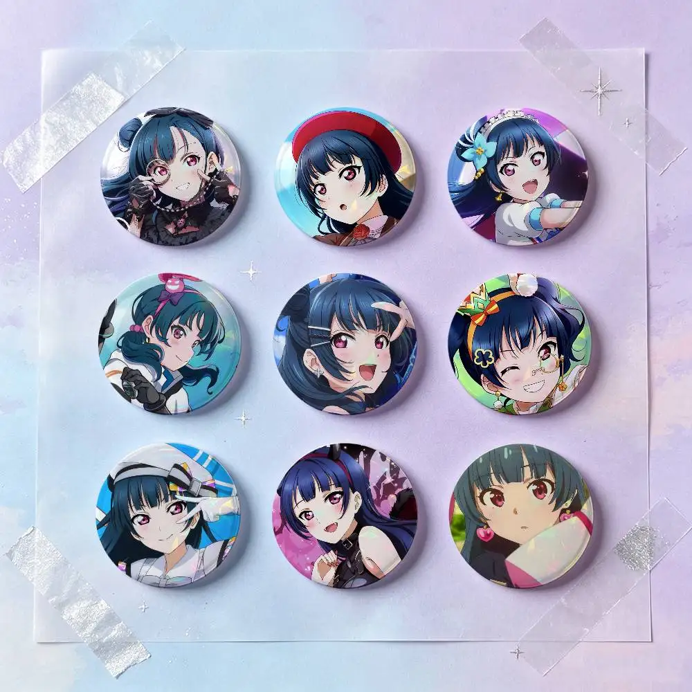 Yoshiko Tsushima Anime-Figur Abzeichen 25 32 44 58 75 mm Runde Cosplay-Pins Taschendekoration für Fans, Sammler, Freunde, Geschenke, Brosche, Souvenir