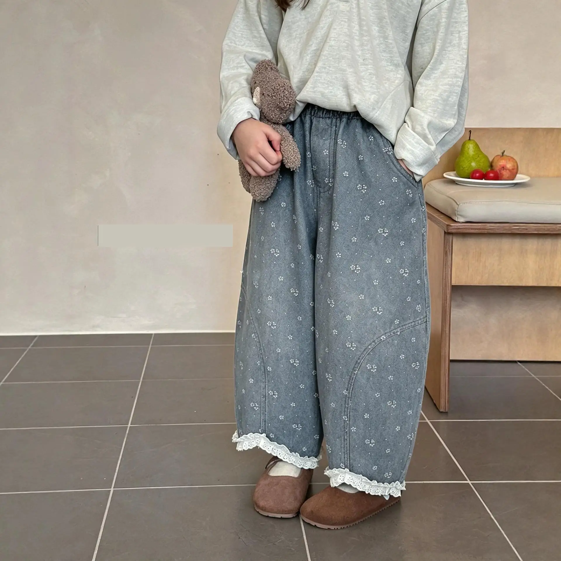 2026 Autumn New Children Denim Trousers Girls Lace Floral Jeans Fashion Casual Pants Kids Loose Trousers Baby Clothes