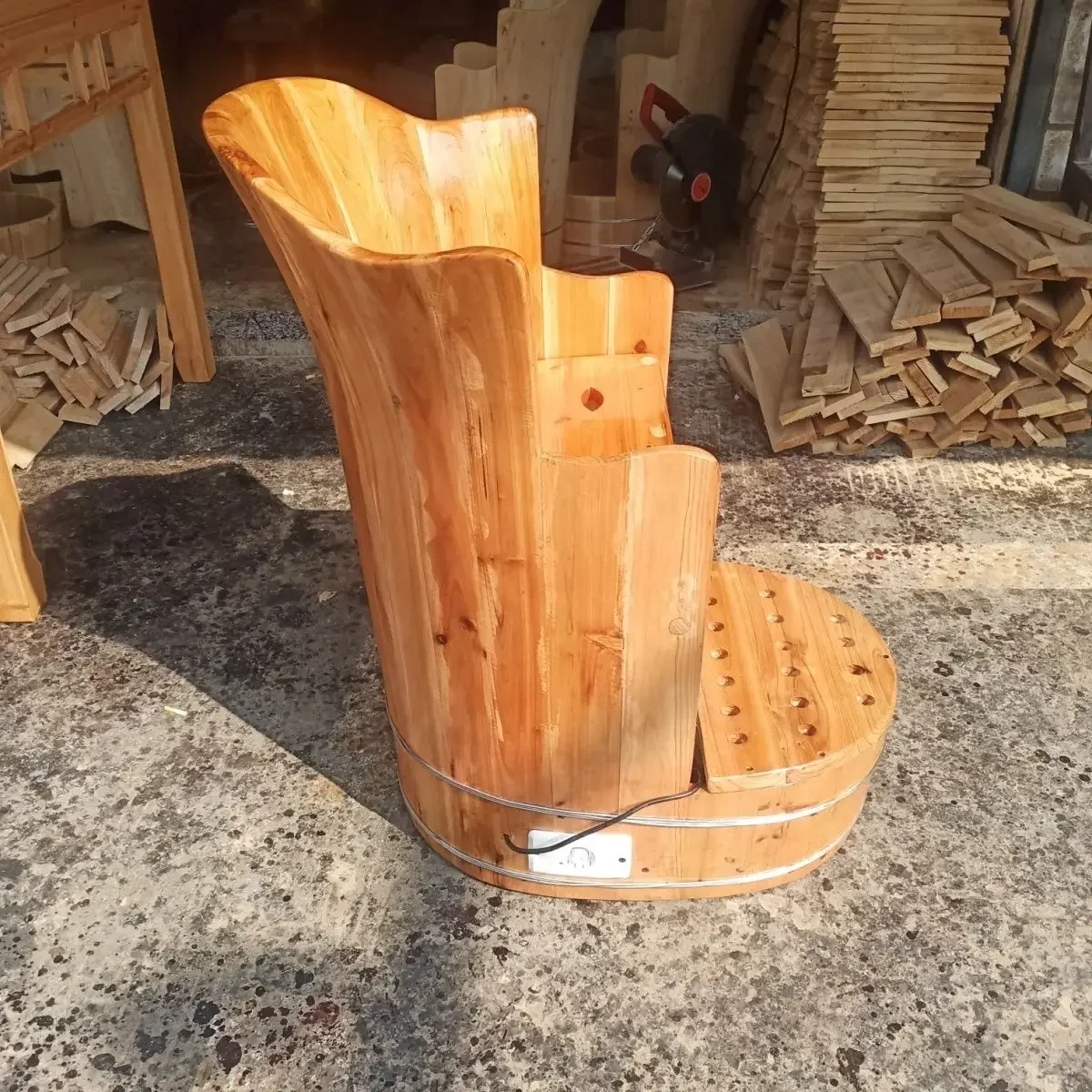 Chinese fir curved backrest electric heating bucket handmade for the elderly to warm their feet and warm their legs backrest